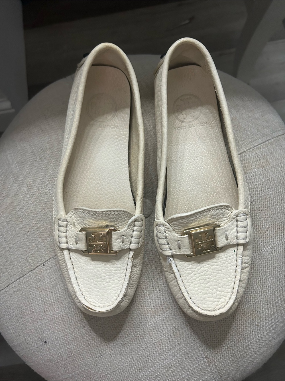 Tory Burch Cream Pebbled Leather Loafers with Gold Logo